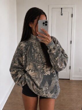RedHead Realtree Camo Oversized Mock
Neck Sweatshirt